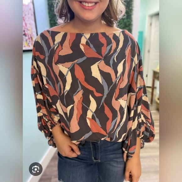 Patterned Women's Top - Picture 6 of 6